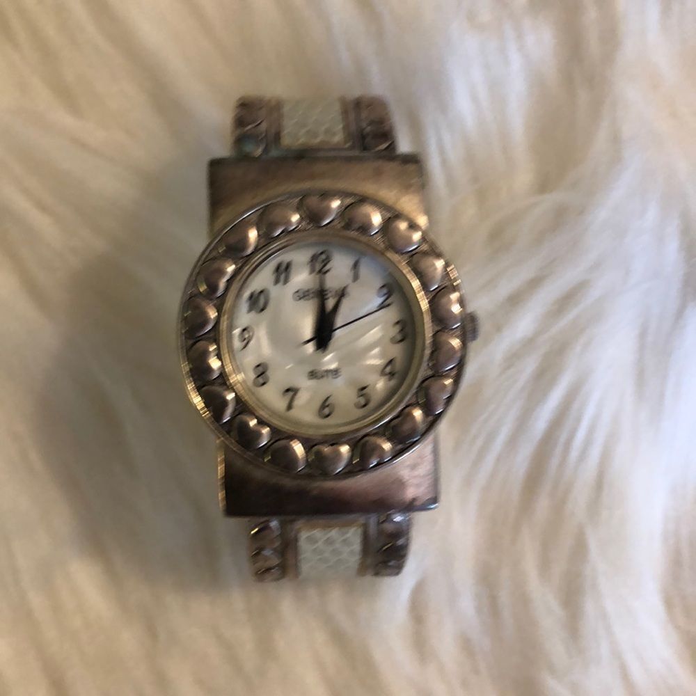 5 Geneva Ladies Watches Need Batteries - Picture 9 of 16